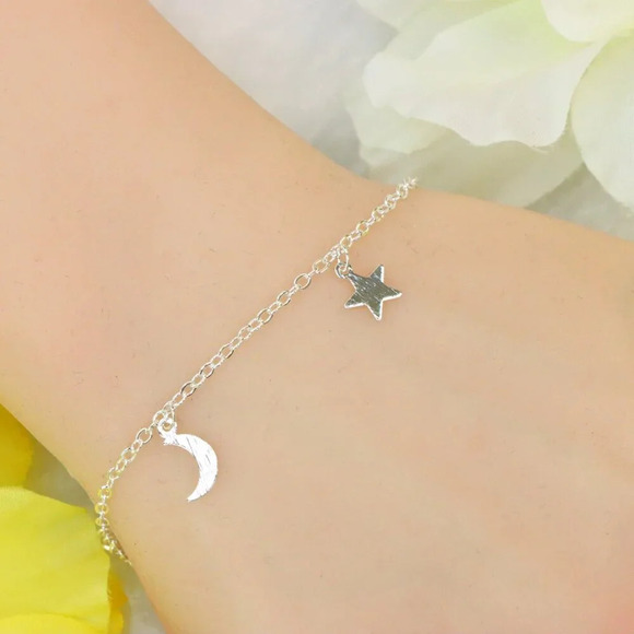 "Minimalist Bracelet, Sleek & Modern Design, Women’s Fashion, YC110261-B - Picture 1 of 10